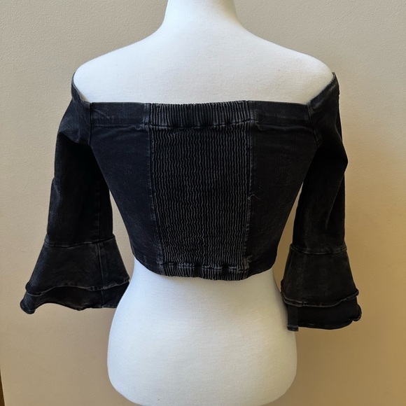NWOT Zara Ruffle Off Shoulder Denim Crop Top SIZE S Bell Sleeve Black Acid Wash - Picture 2 of 6